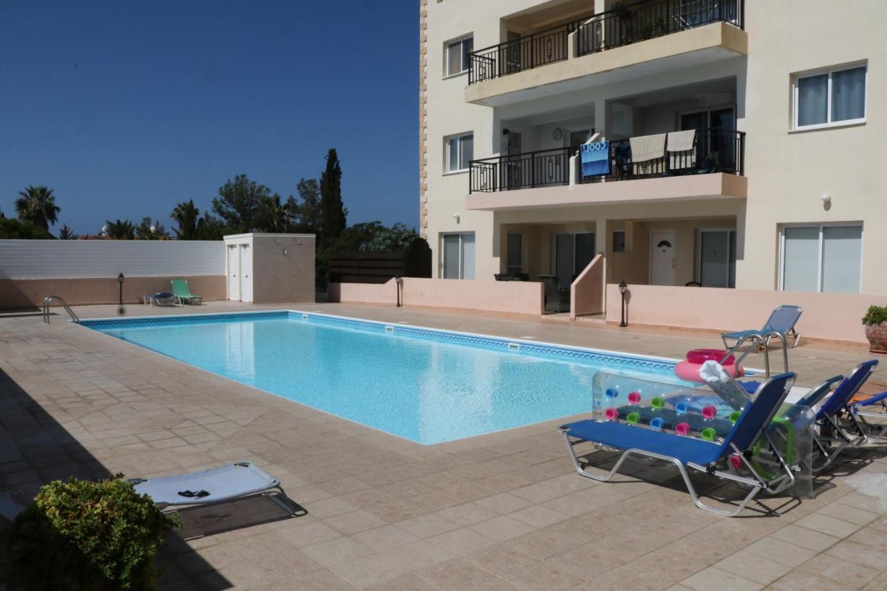 Sunset Apartment With Pool & 10 Mins To Venus Beach Paphos Exterior foto