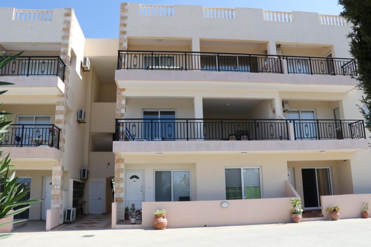 Sunset Apartment With Pool & 10 Mins To Venus Beach Paphos Exterior foto