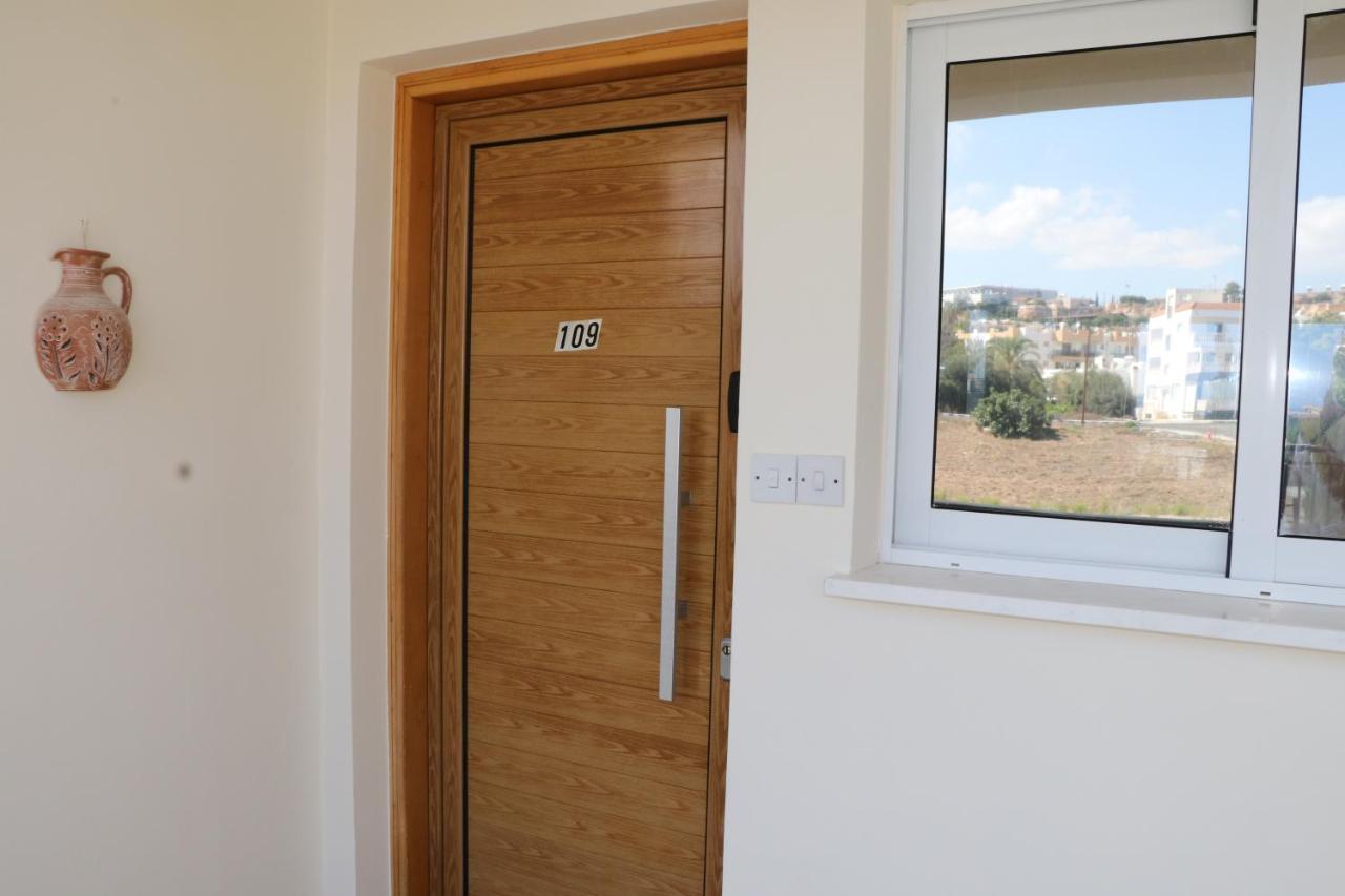 Sunset Apartment With Pool & 10 Mins To Venus Beach Paphos Exterior foto